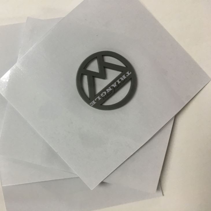 Etichette per trasferimento di calore in silicone stampato a stampo